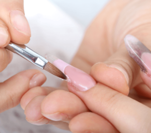 Quanto Ganha uma Profissional de Alongamento de Unhas